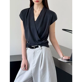 女式衬衫;休闲裤;毛衣