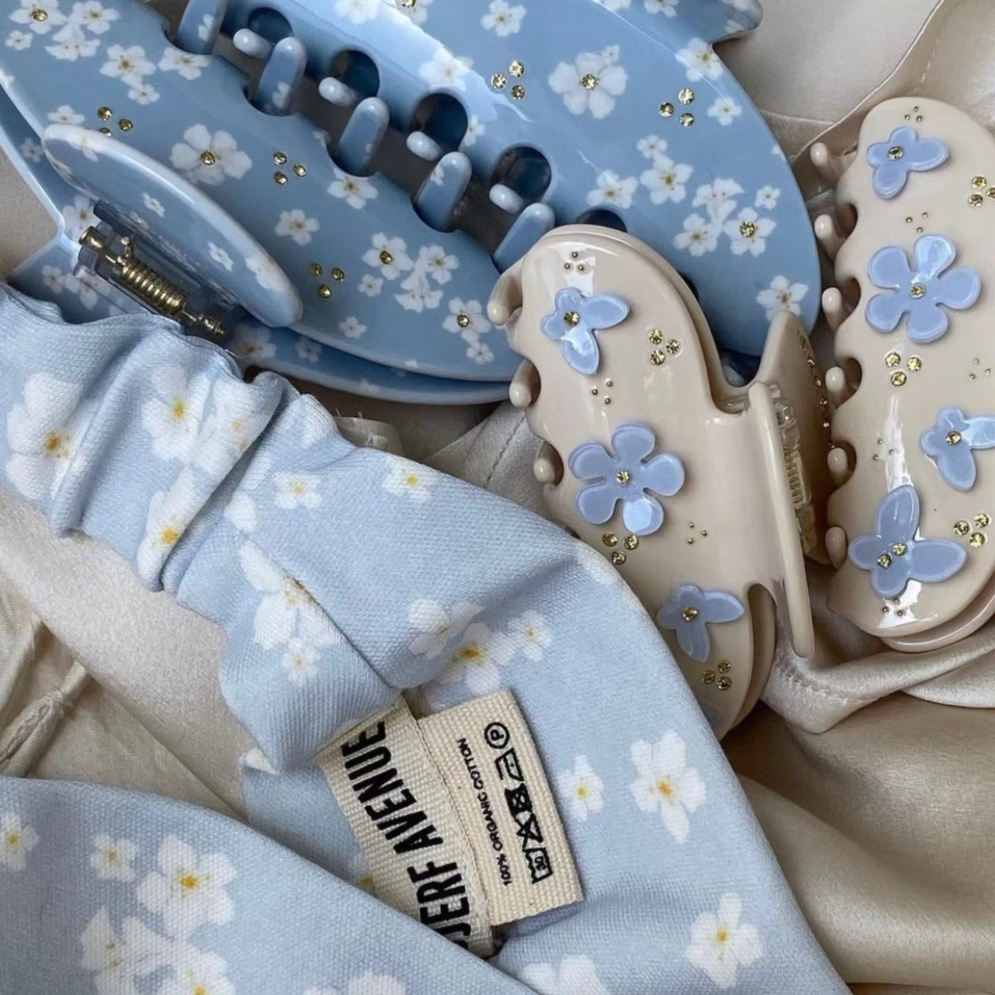 Estilo coreano Mori mariposa agarre pétalo cabeza de espalda boca de tiburón agarre del pelo industria pesada nicho diamante incrustado placa azul claro agarre del pelo