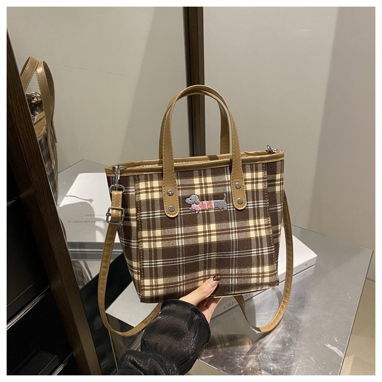 Cross-border personalized hand-carried fashionable and casual bucket bag for women, new autumn 2024 collection, contrasting color striped single-shoulder quality crossbody bag undefined