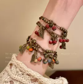 项链;耳钉;手链