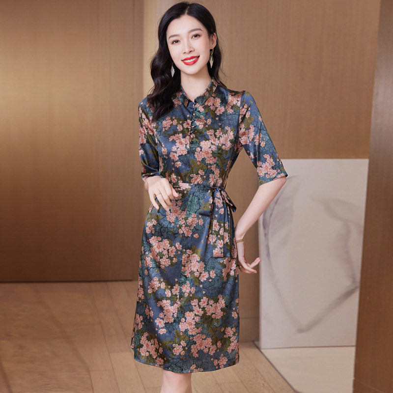 Summer New Style Printed Silk Dress for Middle-Aged Moms, Slimming and Elegant, Over-The-Knee Length