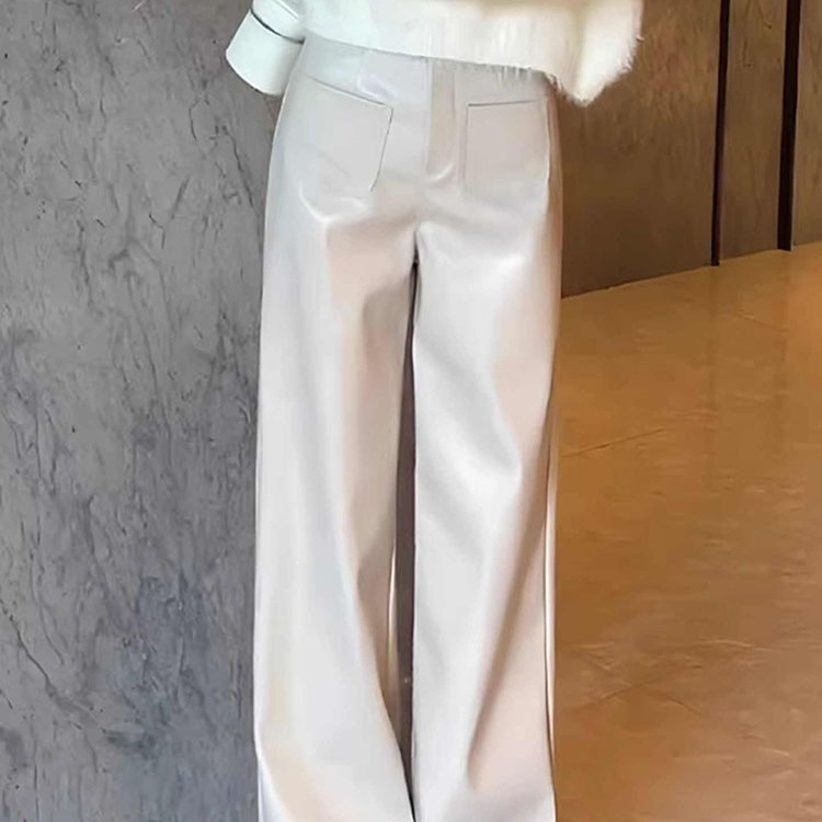 White fleece-lined leather pants for women, a trendy and stylish new design for autumn and winter, featuring a straight-leg cut, a chic and youthful look, and a slimming effect, perfect for casual wear White fleece-lined leather pants for women, a trendy and stylish new design for autumn and winter, featuring a straight-leg cut, a chic and youthful look, and a slimming effect, perfect for casual wear