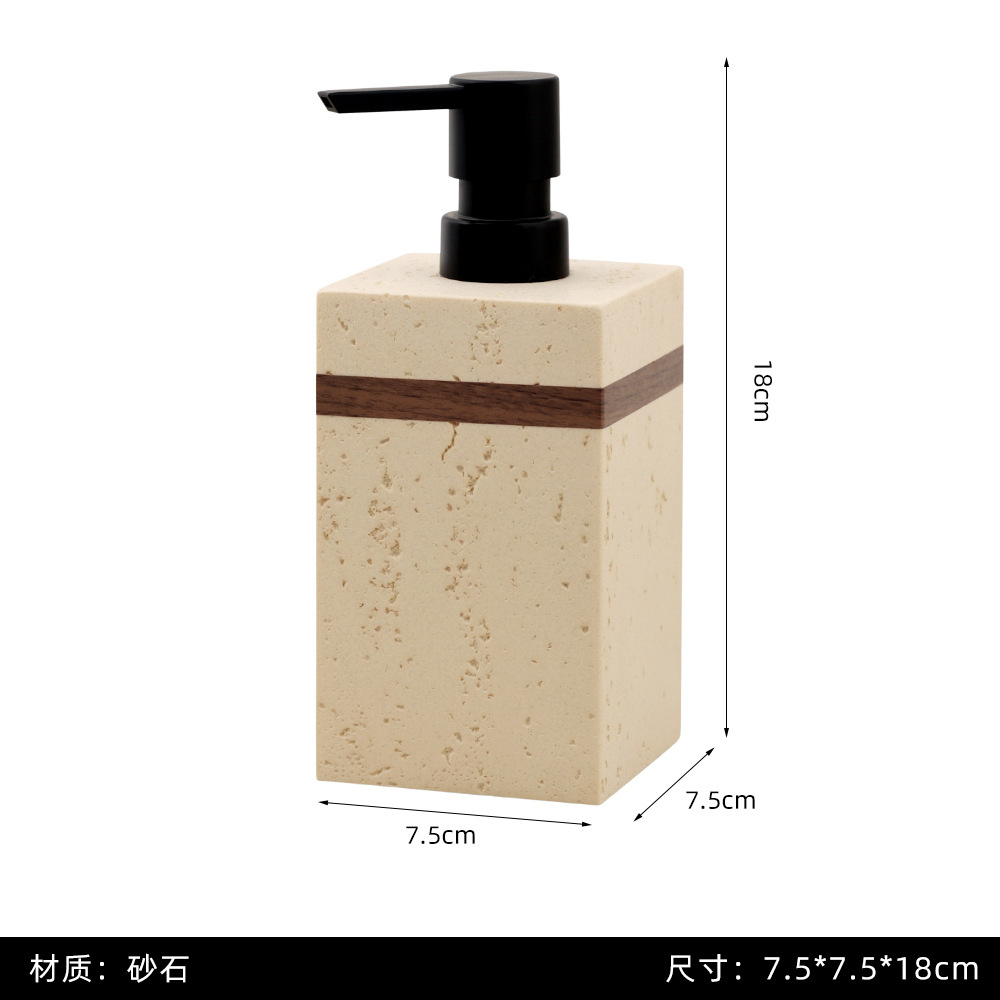 Frages de travertino, botellas de desinfectante de manos, tapas de nogal, botellas vacías de alto valor, detergente, champú, gel de ducha