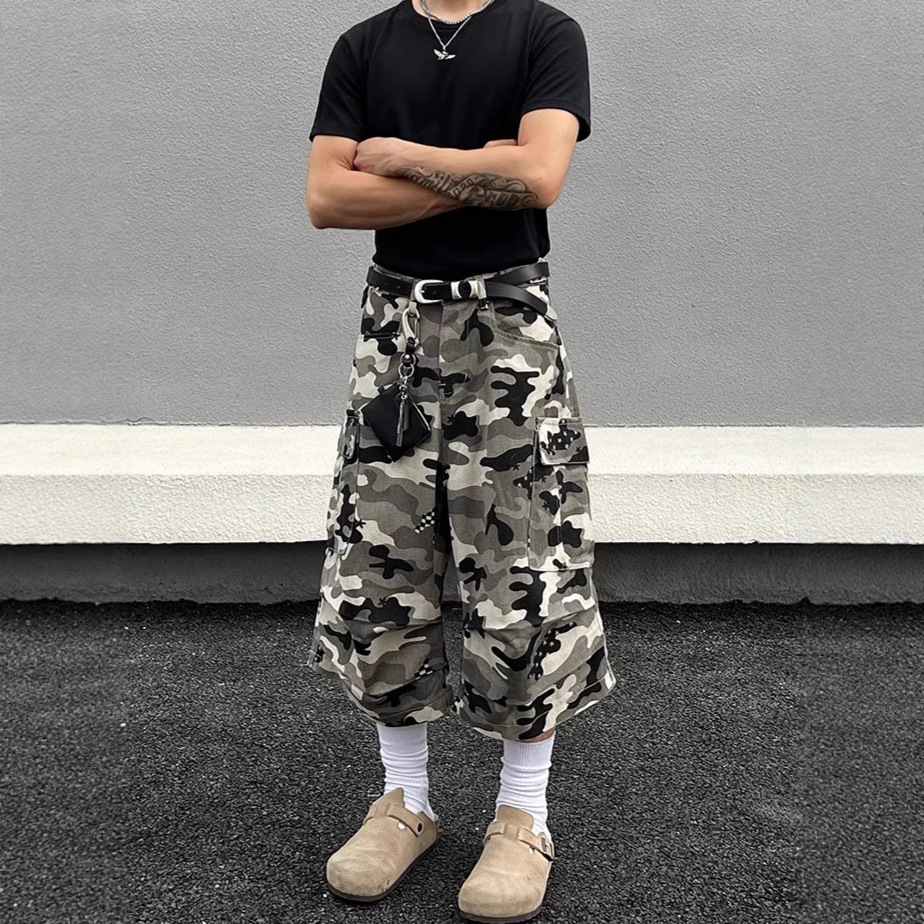 American Retro White Camouflage Cargo Pants with Multiple Pockets, Loose Fit, Cropped Denim Jeans for Men, Ins Niche Design