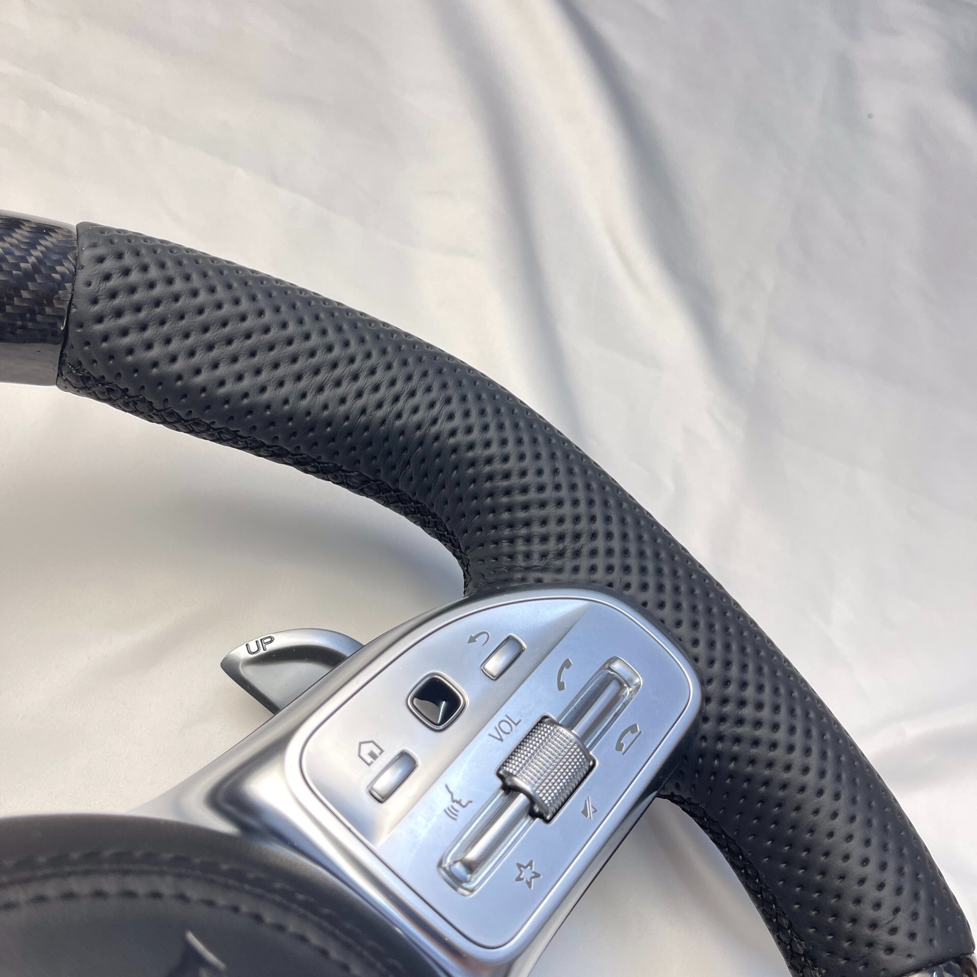 Suitable for Mercedes-Benz steering wheels of A-Class, C-Class, E-Class, ML old models, upgraded to new models, modified AMG carbon fiber steering wheel assembly