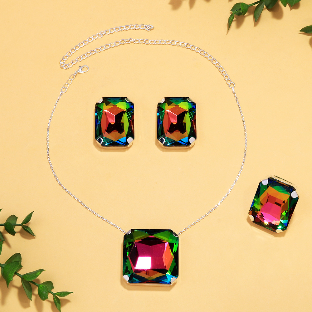 Transfronterizo venta caliente cuadrada conjunto de joyería alta sensación de tres piezas de diamante cadena clavícula pernos de orejas conjunto de joyería femenina