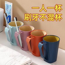 ���ڱ�ϴ������ˢ���ֱ��pɫ��Ů�W���n������һ����ˢ������