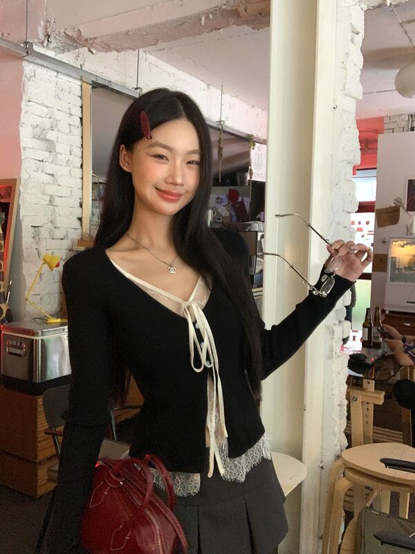 黑色辣妹风蕾丝拼接绑带假两件撞色打底衫女春季新款显瘦长袖上衣|undefined