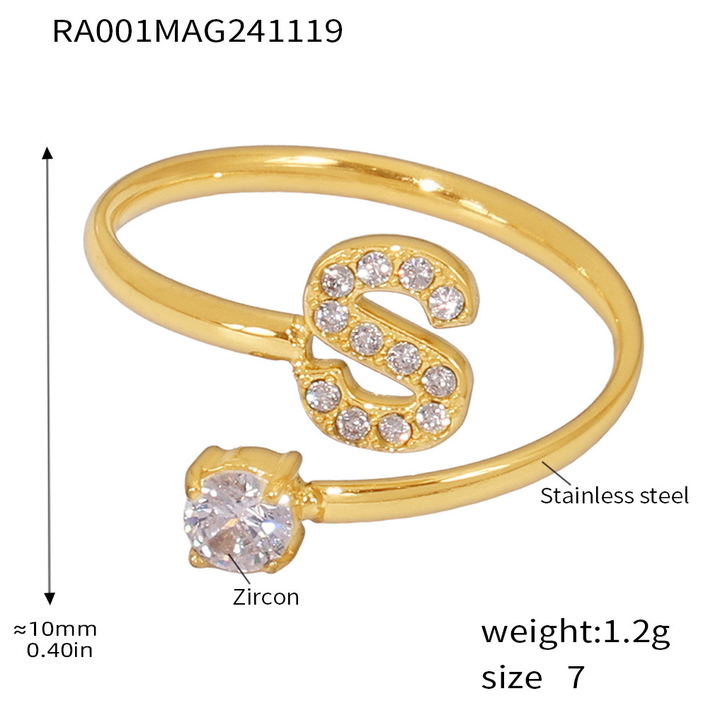 Qiong Yao Titanium Steel 26 letras con incrustaciones de circón Juego de joyas PVD chapado en oro real collar de retención de color pulsera anillo aretes