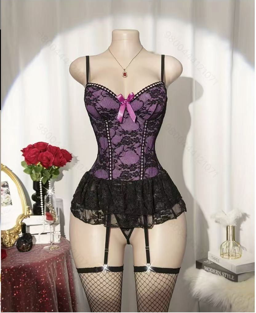 Completo intimo da festa sexy con body in pizzo senza schienale, completo intimo da festa_voghion.com