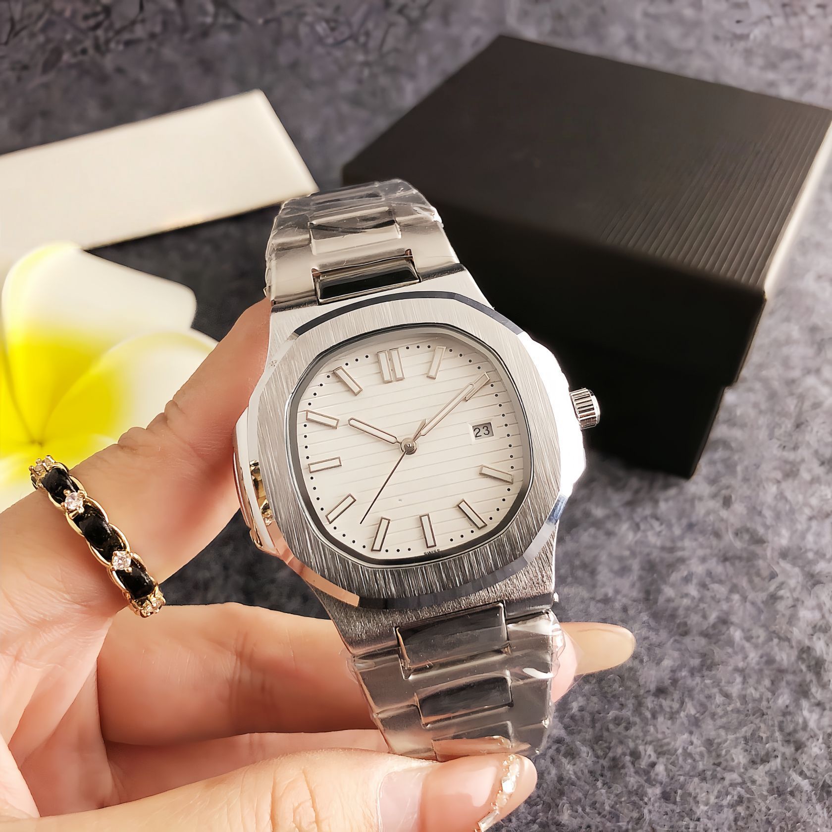 Fashion Retro Strap Square Ladies Watch Roman Numerals White Dial Elegant Temperament Quartz Wristwatch Exquisite
