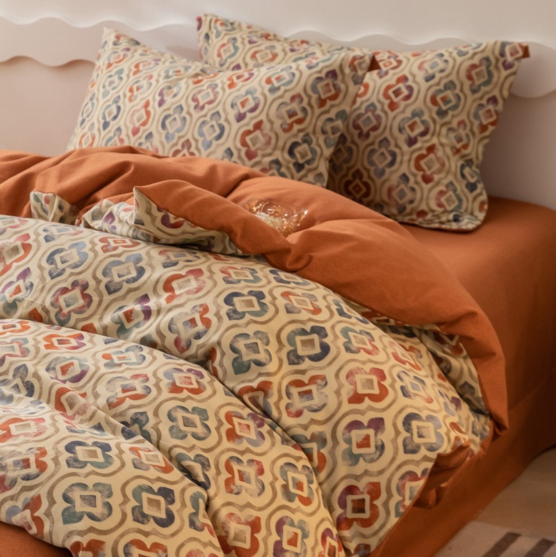Four-piece Printed Cotton Bedding Set With Hanging Edge Design_voghion.com