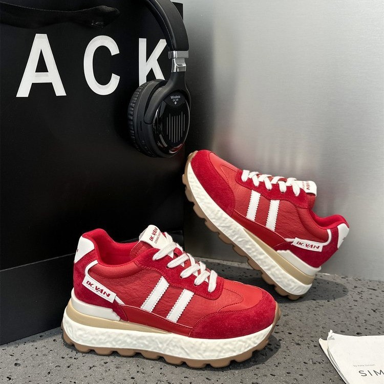 Zapatos de altura interior para mujeres 2025, nuevos zapatos deportivos casuales de otoño con suela gruesa, zapatos de entrenamiento de hombre pequeño Agande