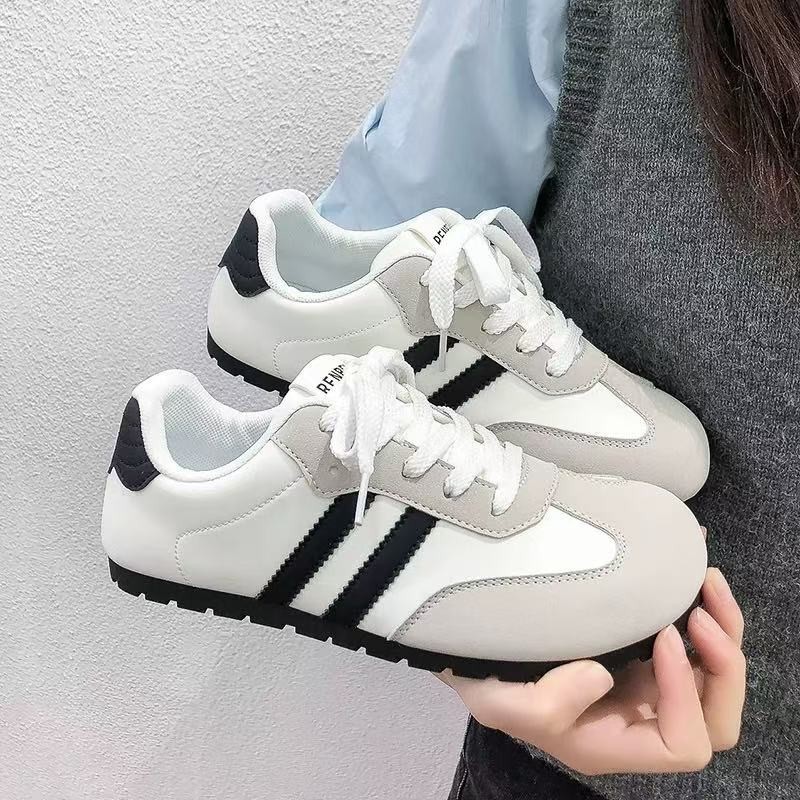 Zapatos de entrenamiento azul claro para mujeres 2025 nuevos zapatos de mujer zapatos de skate de estudiantes casuales zapatos deportivos blancos pequeños