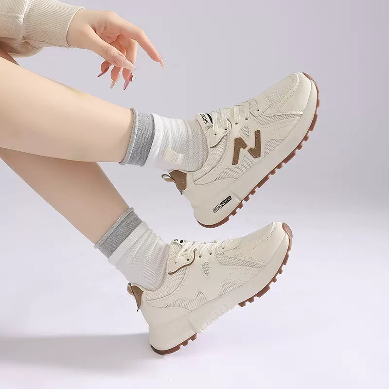 运动鞋女2026年春秋新款超火百搭防滑休闲女鞋软底轻便跑步小白鞋