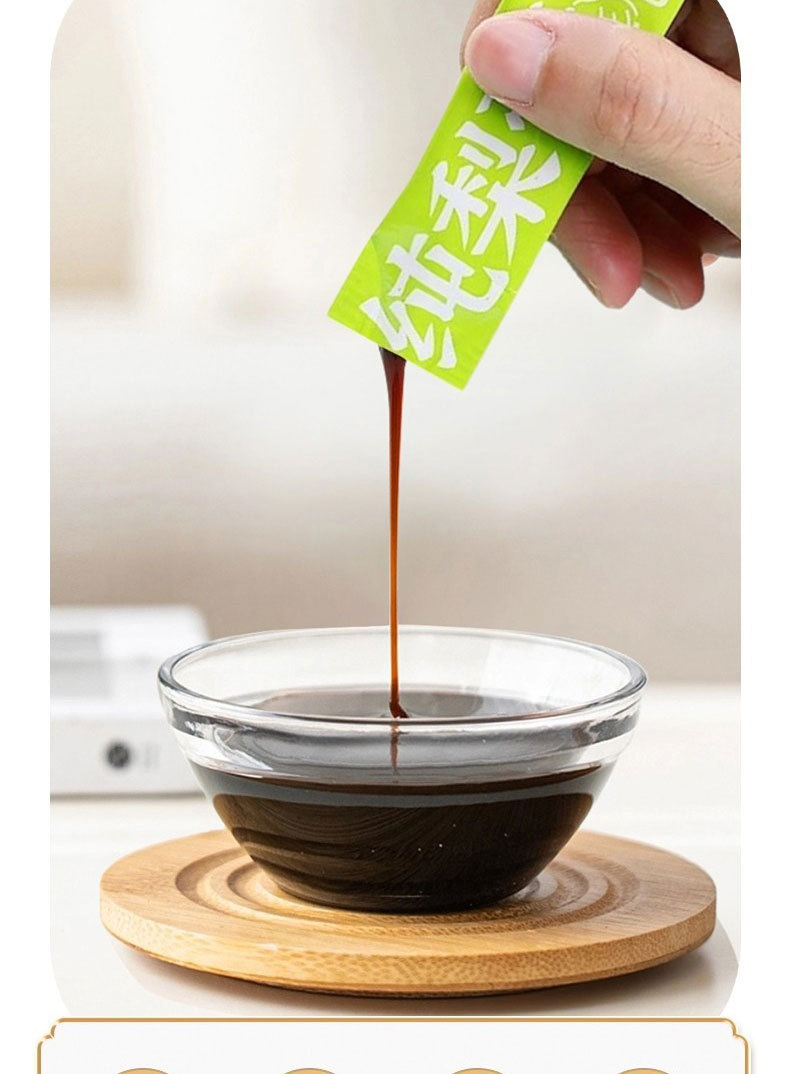 Loquat Autumn Pear Paste Pi Pa Qiu Li Gao 210g Ready-to-Eat Herbal Syrup for Daily Wellness in use