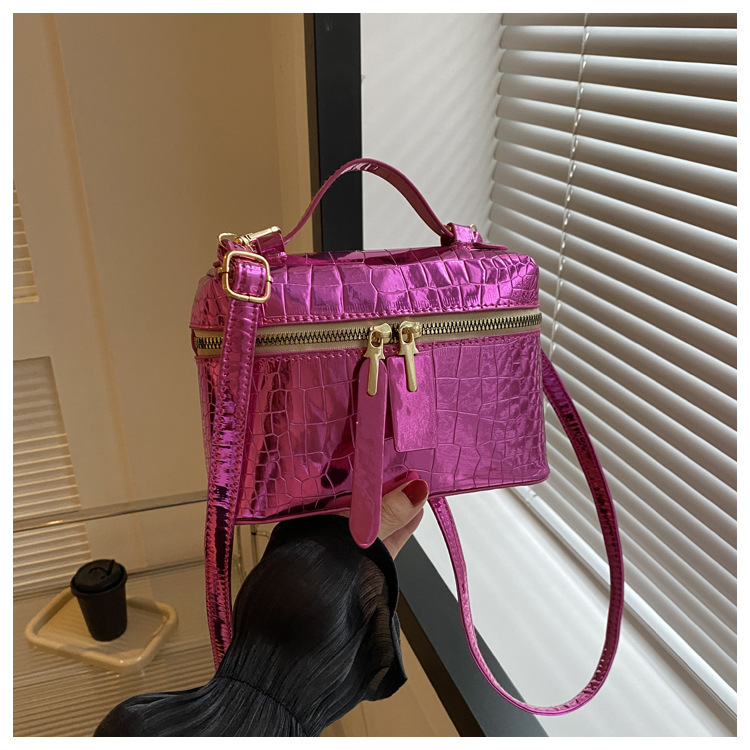 Femmes Moyen Toutes Les Saisons Faux Cuir Couleur Unie Vêtement De Rue Carré Fermeture Éclair Sac D'épaule Sac À Main Sac Seau display picture 5