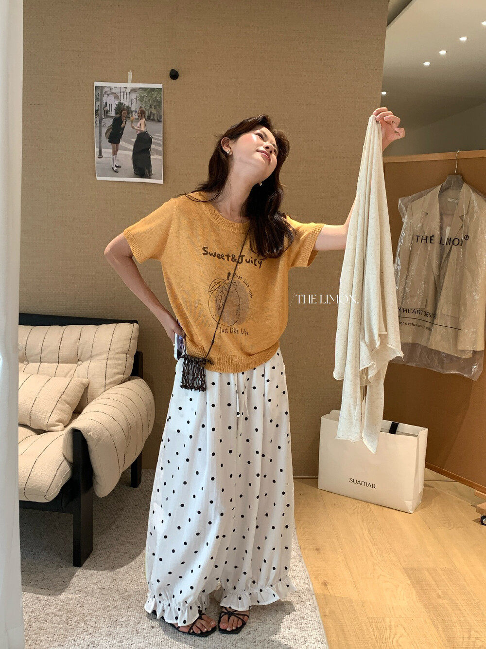 Áo thun nữ cổ tròn tay ngắn họa tiết trái cây chất liệu bamboo linen — màu đen, trắng ngà, màu cam, màu xám chi tiết 19