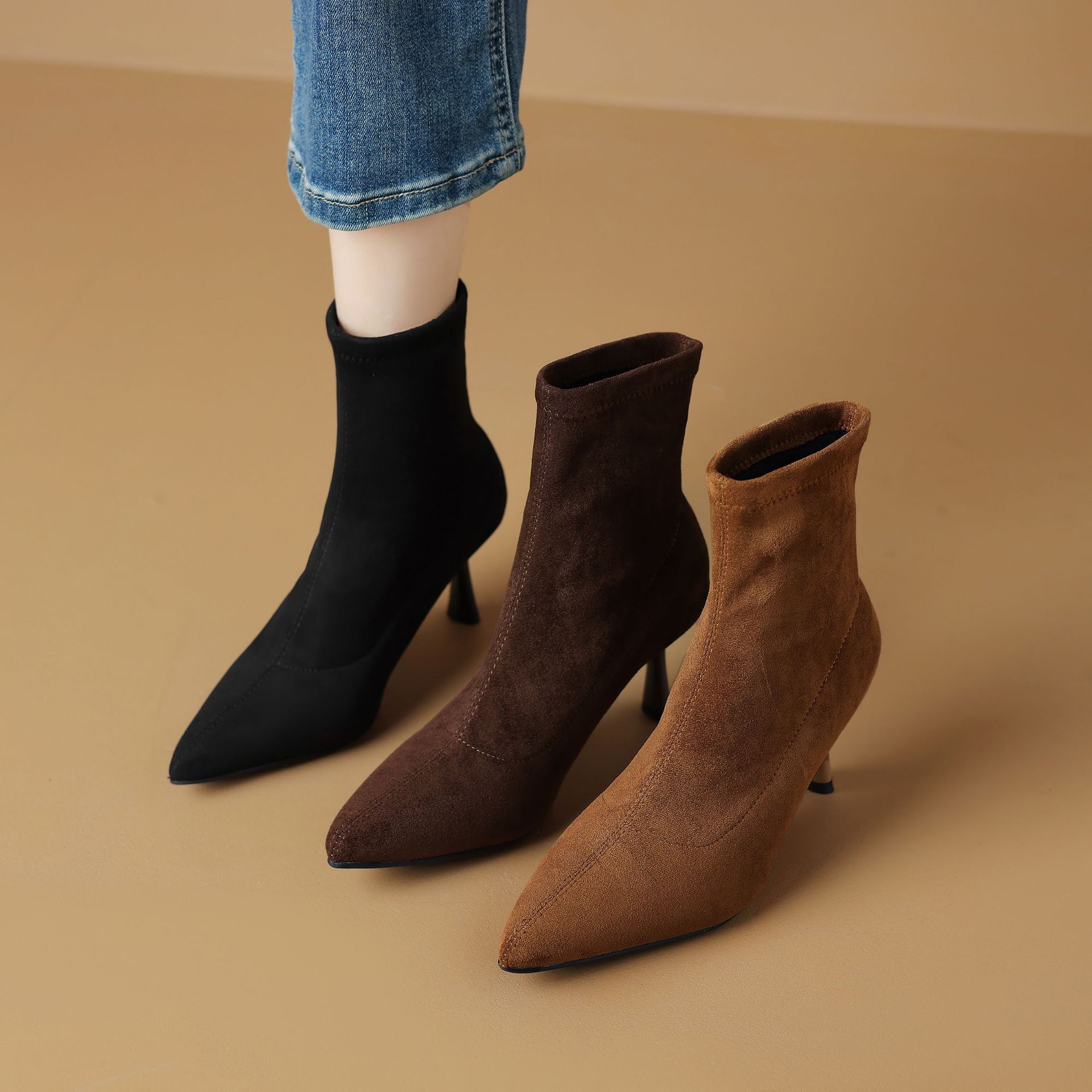 细高跟短靴女2024秋冬新款尖头黑色短靴显瘦纯色绒面弹力瘦瘦靴