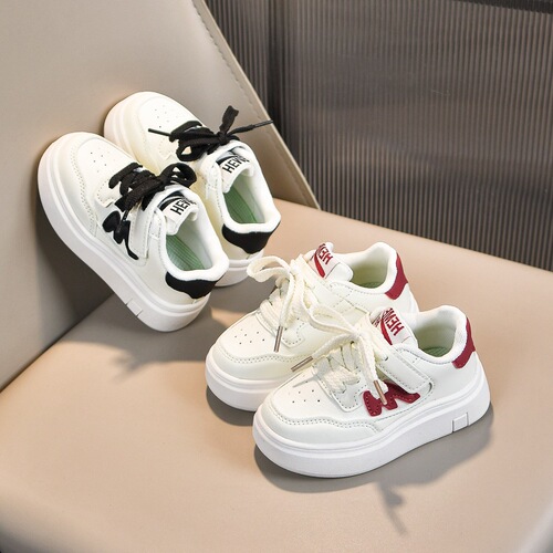 Spring new girls 'leather sneakers, boys' soft-sole anti-slip toddler shoes, children's skate shoes, casual single-layer shoes, trendy