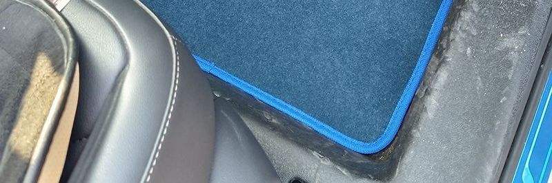 Car mat for cleaning, anti-slip, anti-dirt, easy to clean, full protection mat, TPE wrap-around mat, suitable for cars, with a velvet surface