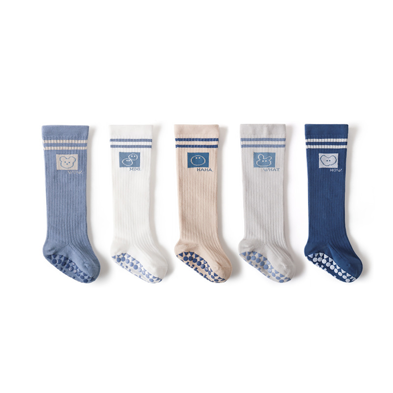 Calcetines para bebés otoño y invierno nuevos productos de dibujos animados lindos calcetines de caucho inferior completo para recién nacidos anti-deslizante calcetines para niños pequeños