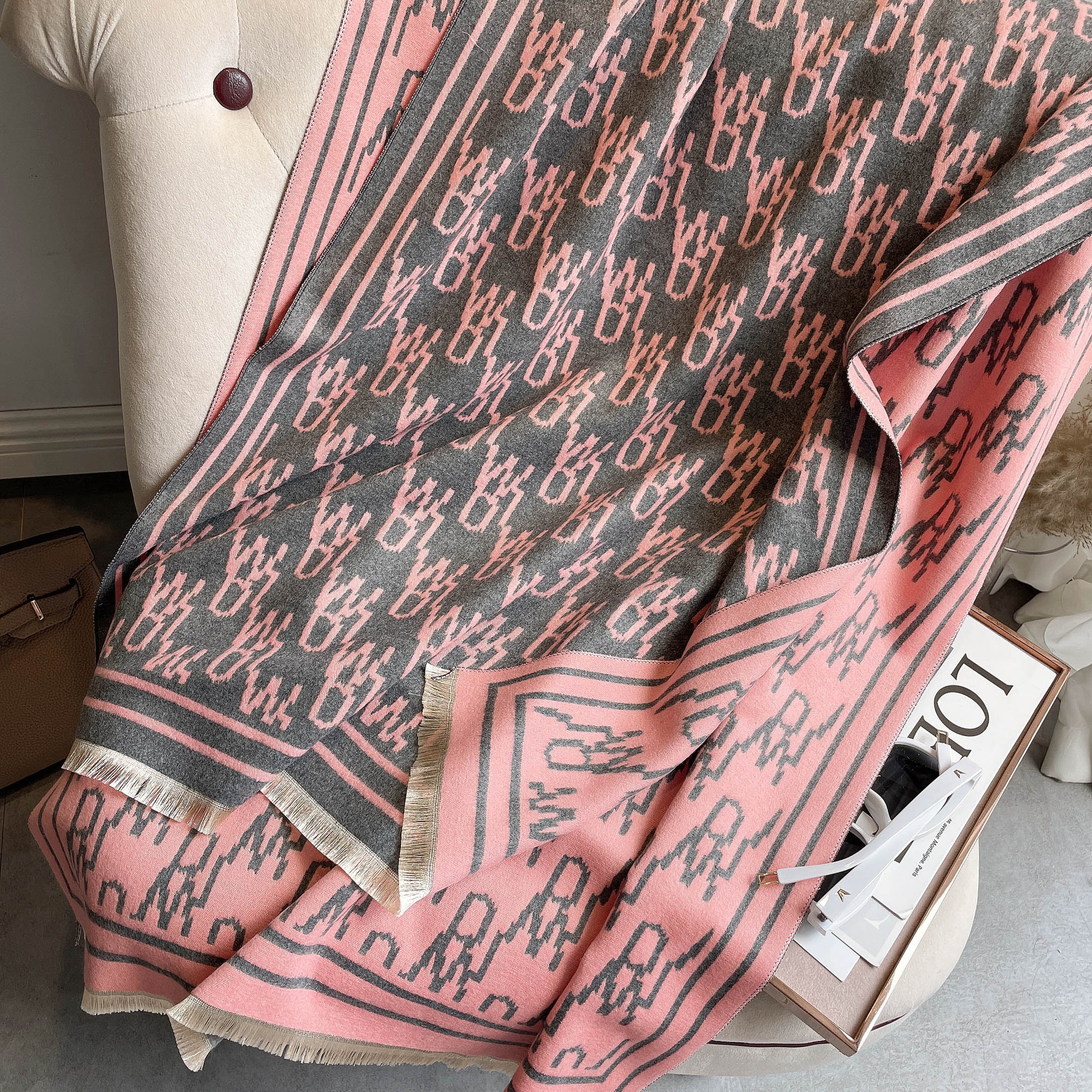 Heißer Verkauf Trend Schals Damenmode Buchstaben Faux Kaschmir Schal für Wärme im Herbst und Winter, Student_voghion.com