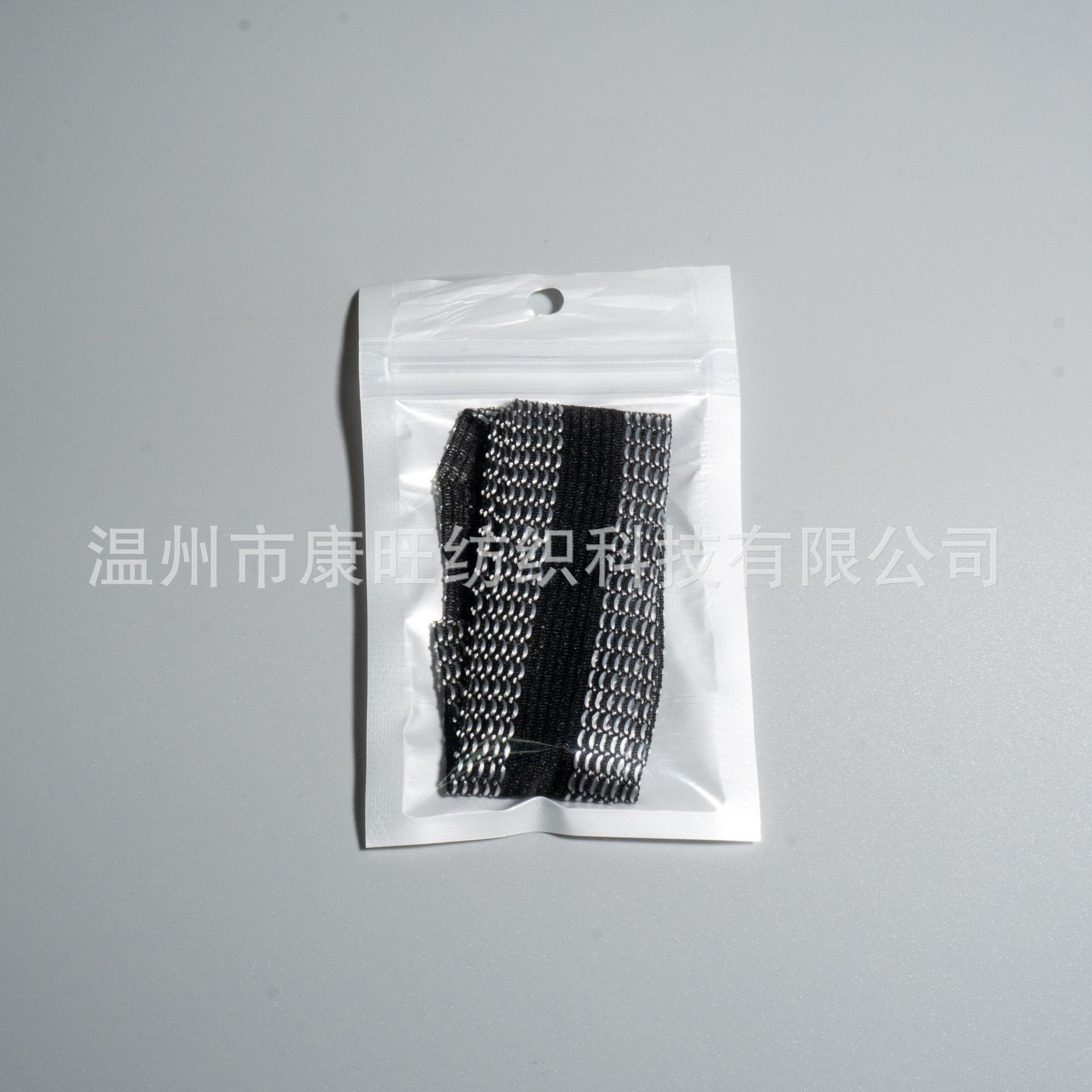 Los pantalones de la fábrica de Wenzhou se pegan en la boca del pantalón se acortan