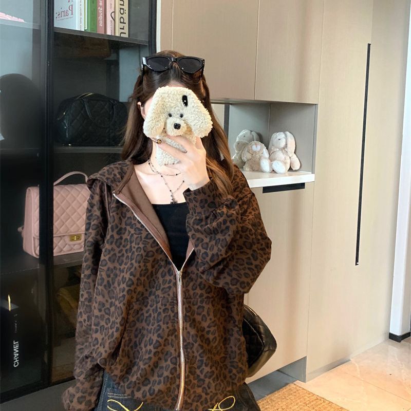 American Retro Leopard Print Hooded Long-Sleeved Sweatshirt Jacket for Women, Spring Casual Cardigan with a Stylish Design, Lazy and Loose-Fitting Top American Retro Leopard Print Hooded Long-Sleeved Sweatshirt Jacket for Women, Spring Casual Cardigan with a Stylish Design, Lazy and Loose-Fitting Top