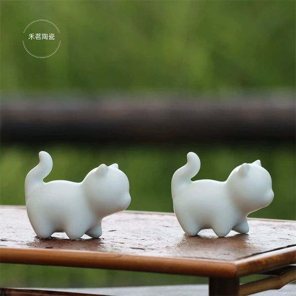 Two kittens ornaments white