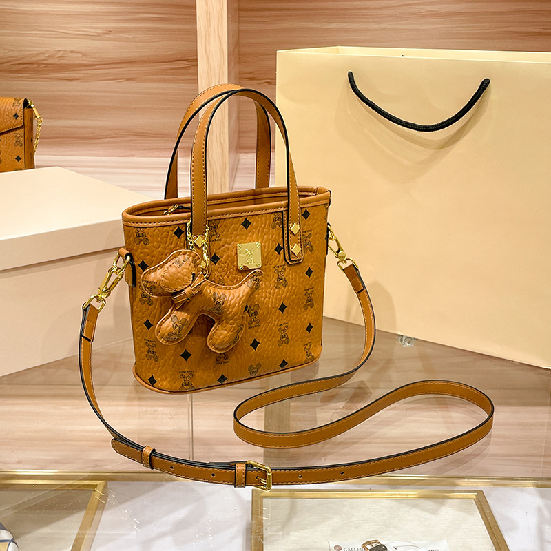 Vegetable Basket 2024 New Fashionable, Small and Elegant, High Grade Feeling Handbill, Shoulder Crossbody Bag for Women_voghion.com