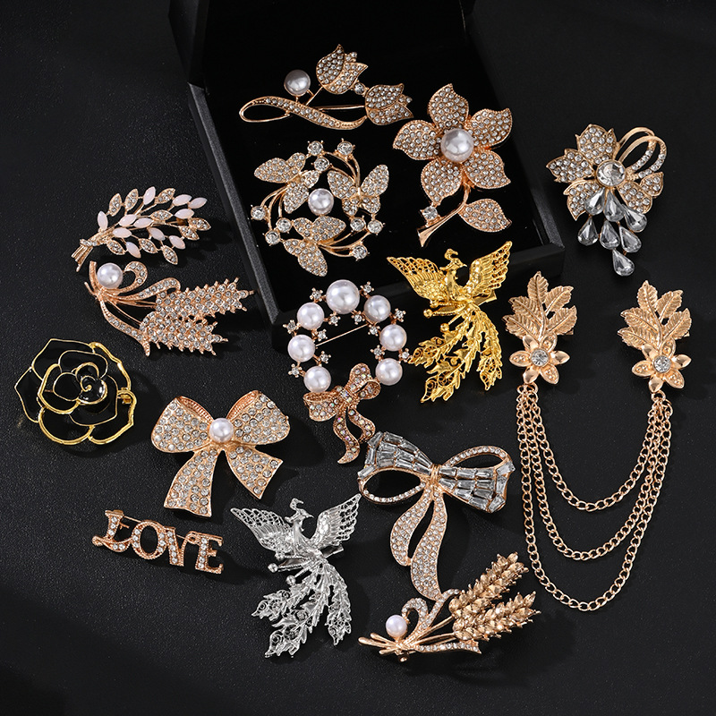 Fashionable Retro Brooch with a High-End Feel, Inlaid with Rhinestones, Simple Brooch, Multifunctional Anti-Exposure Pin, Clothing Accessories Wholesale