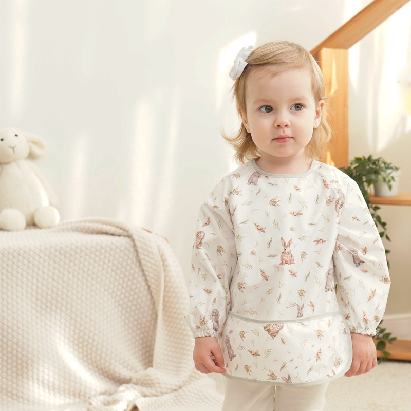 Biblioteca de bebé de algodón para niños mono de manga larga bebé comiendo babero impermeable bebé anti-vestirse suministros maternos e infantiles al por mayor