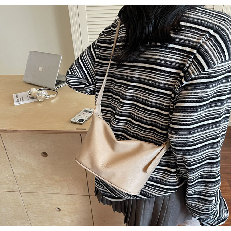 Korean commuter versatile underarm bag for women 2025 New summer fashion dumpling bag Niche single-shoulder crossbody bag trend undefined
