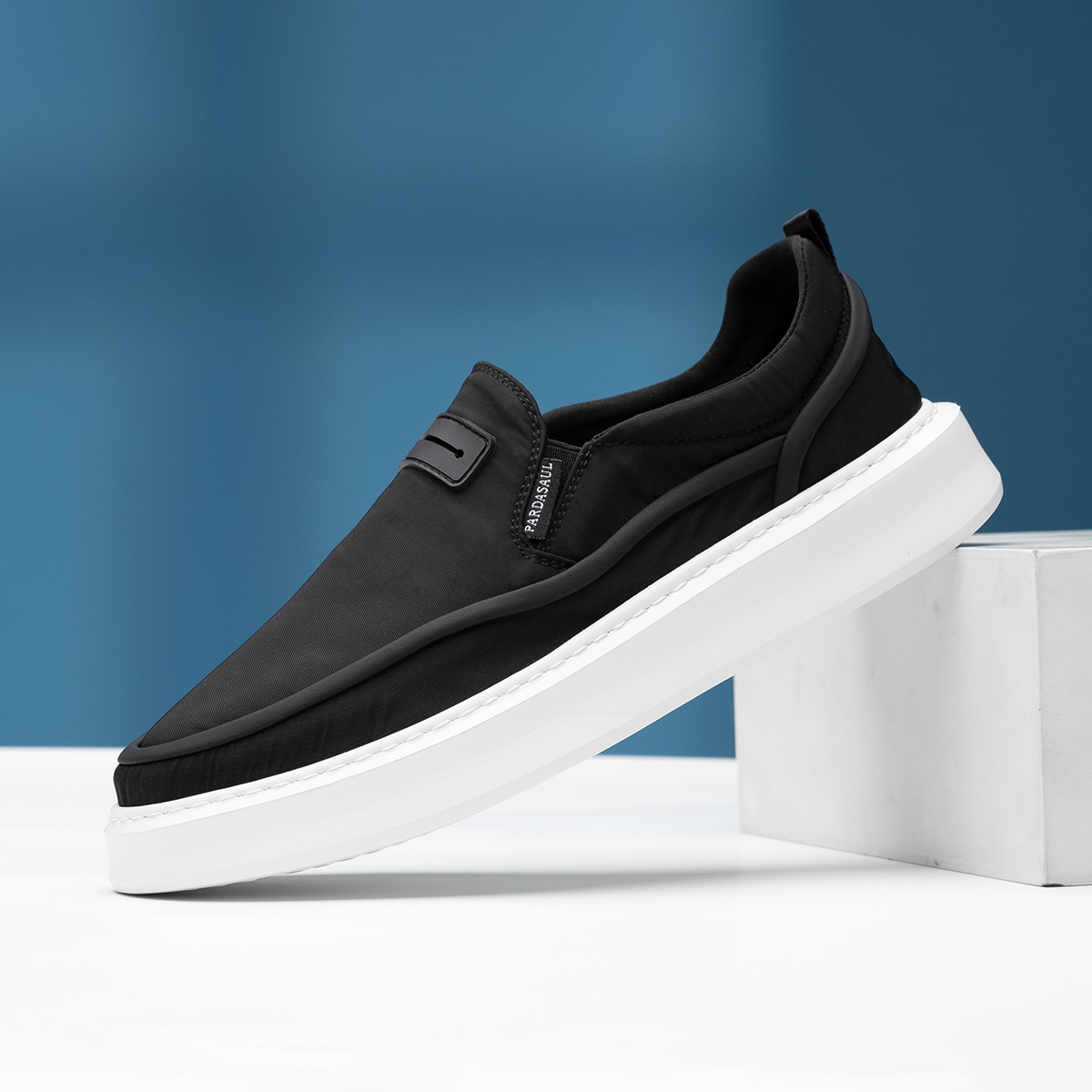 Factory Direct Supply Shoes Men's Breathable Cloth Shoes Fashionable Slip-on Casual Shoes Soft Sole Lightweight Loafers for Hair