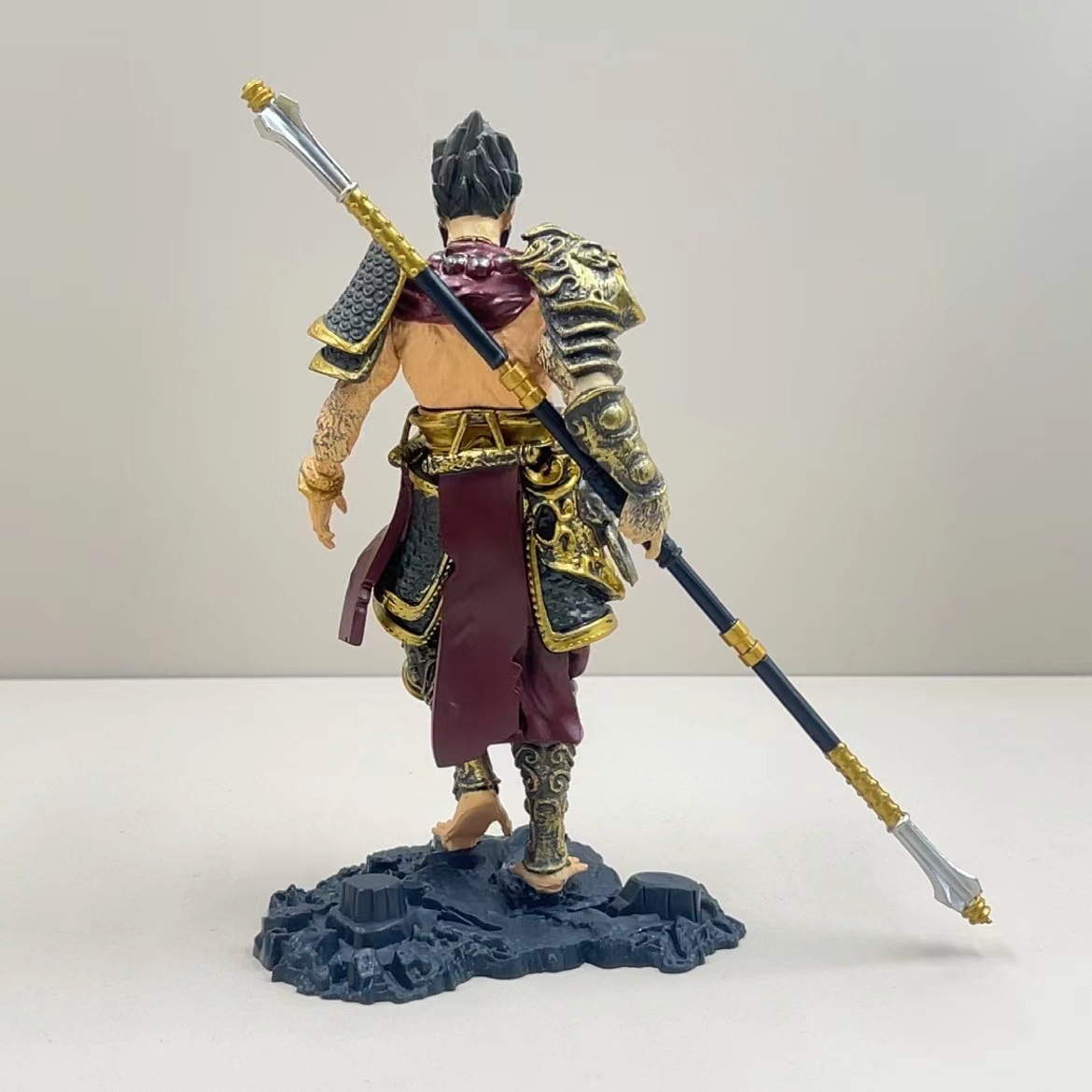 검은 신화 WUKONG: 천국의 위대한 현자의 황금 CUDGEL의 움직일 수있는 공예 모델