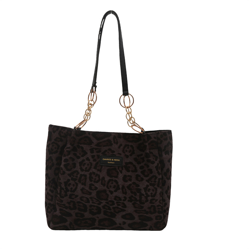 Bolsa de gran capacidad de leopardo para mujeres otoño y invierno 2024 nuevo tipo de bolso de hombro de moda extranjera versátil bolso de viaje retro
