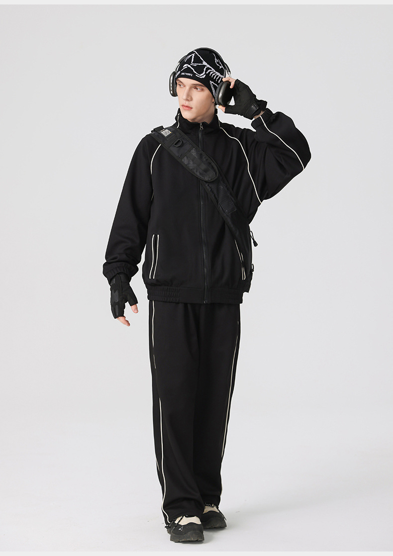 Completo casual da uomo alla moda con colletto alto, giacca, pantaloni a gamba larga, modello cardigan dal design ampio abbinato a pantaloni sportivi_voghion.com