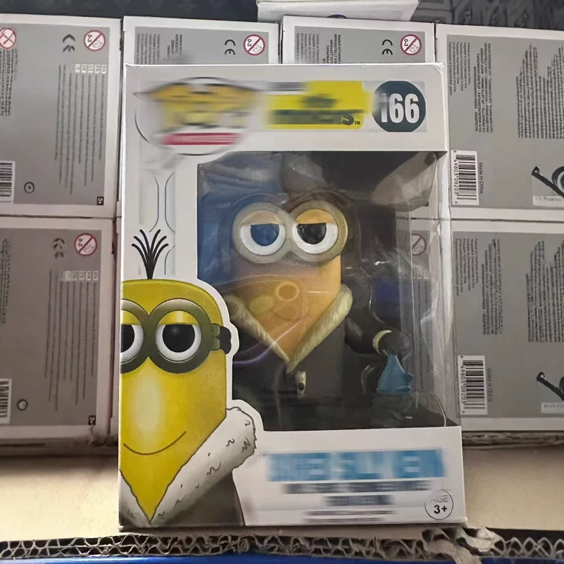 Коллекционная фигурка (Despicable Me) миньон Кевин — пиратский костюм, коробка с окном