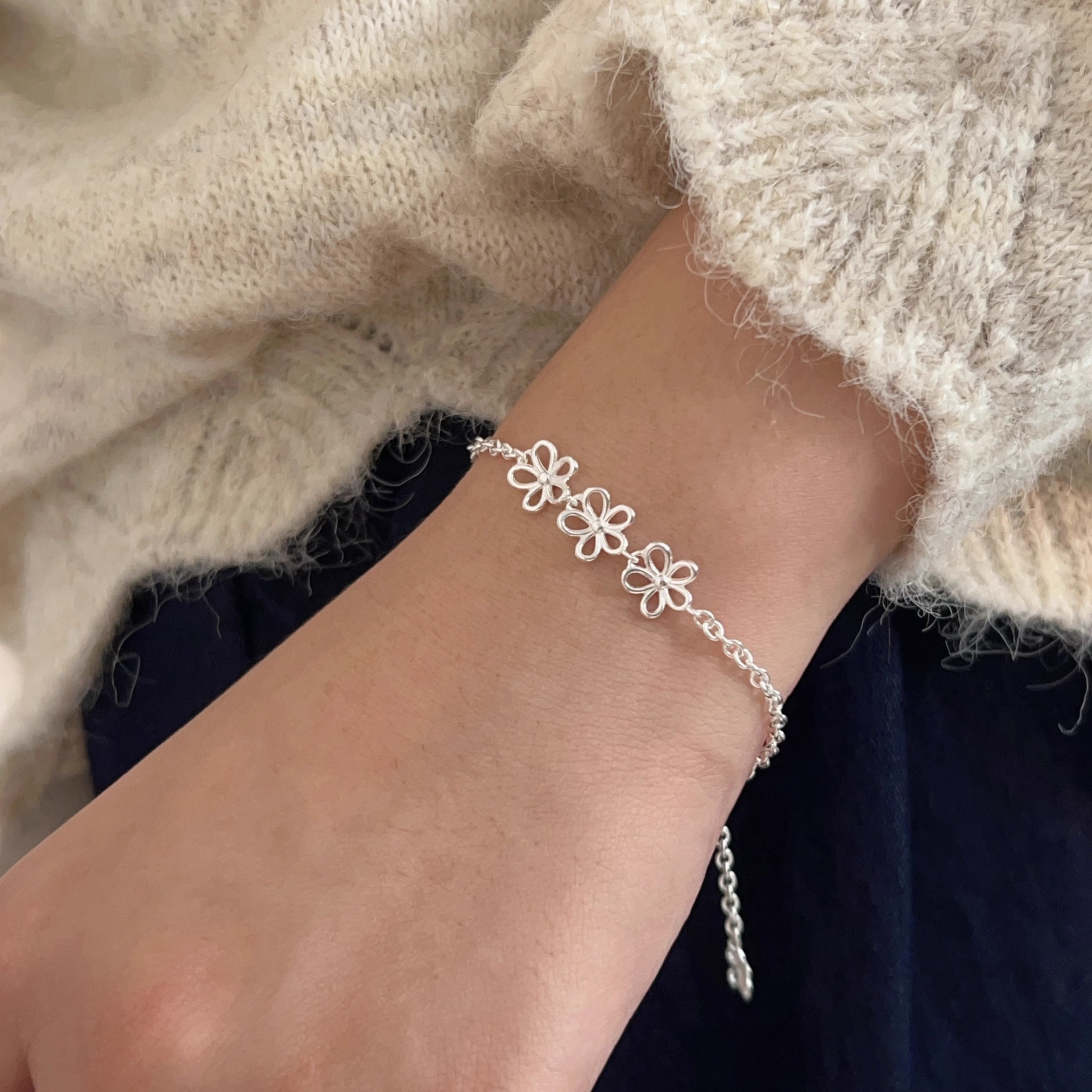 Damarmband i 925 sterling silver med ihålig blomma elegant_voghion.com