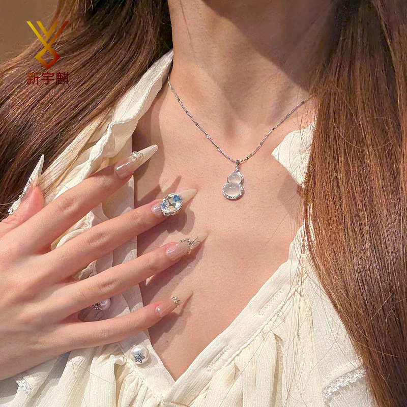 Exquisite Imitation Chalcedony Gourd Necklace for Women, New Chinese Style, Niche Design, Clavicle Chain, Birthday Gift for Girlfriend