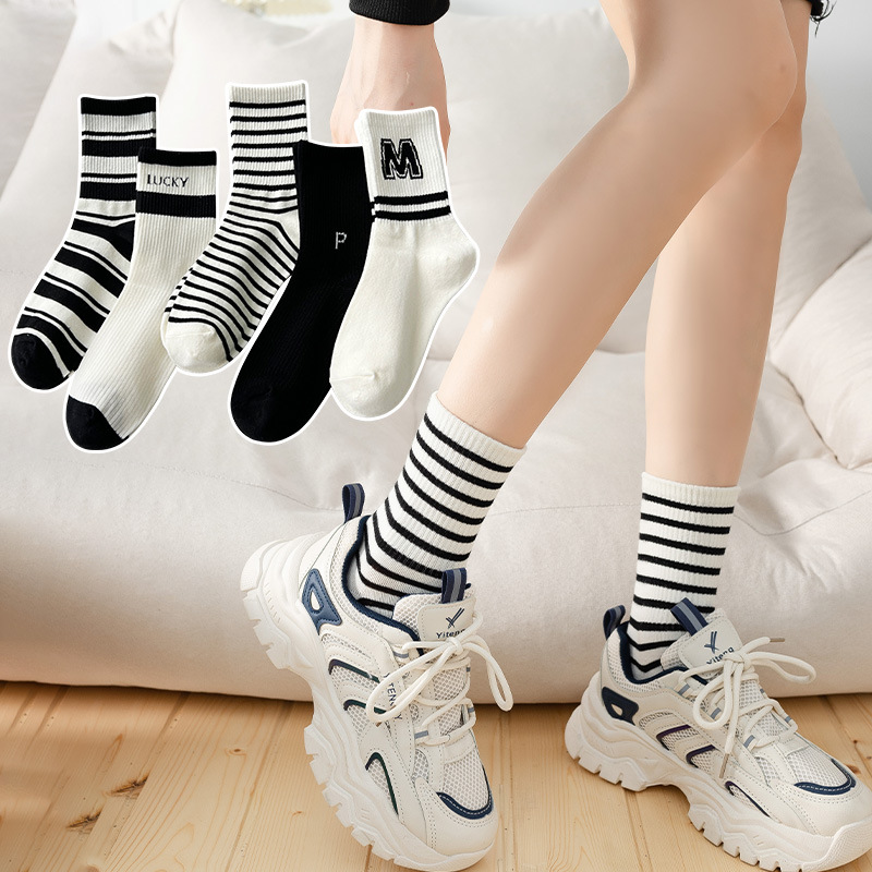 Calcetines de primavera, Otoño e Invierno calcetines de mujer a media pierna de mujer de color sólido calcetines de algodón a rayas en blanco y negro calcetines de algodón casuales deportivos