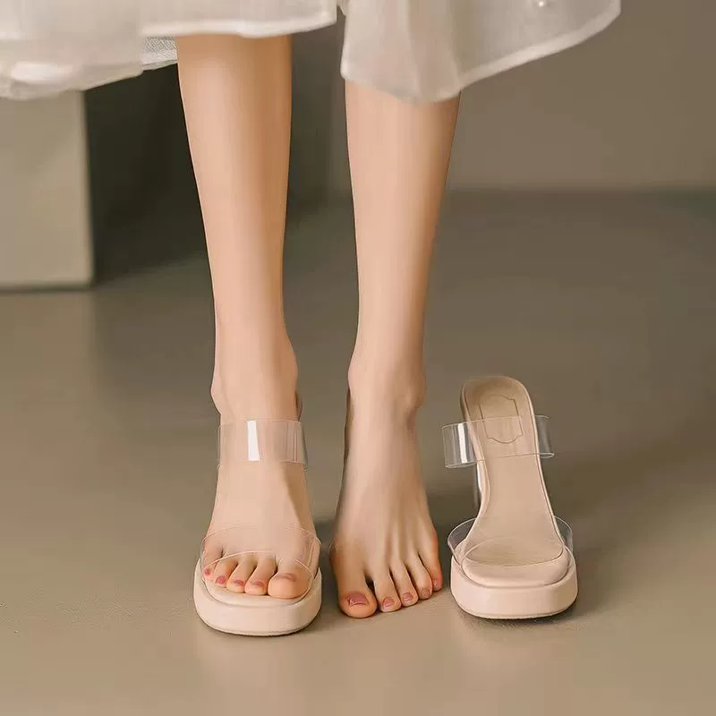 绿色伴侣 Summer slippers with a strap, 2023 collection