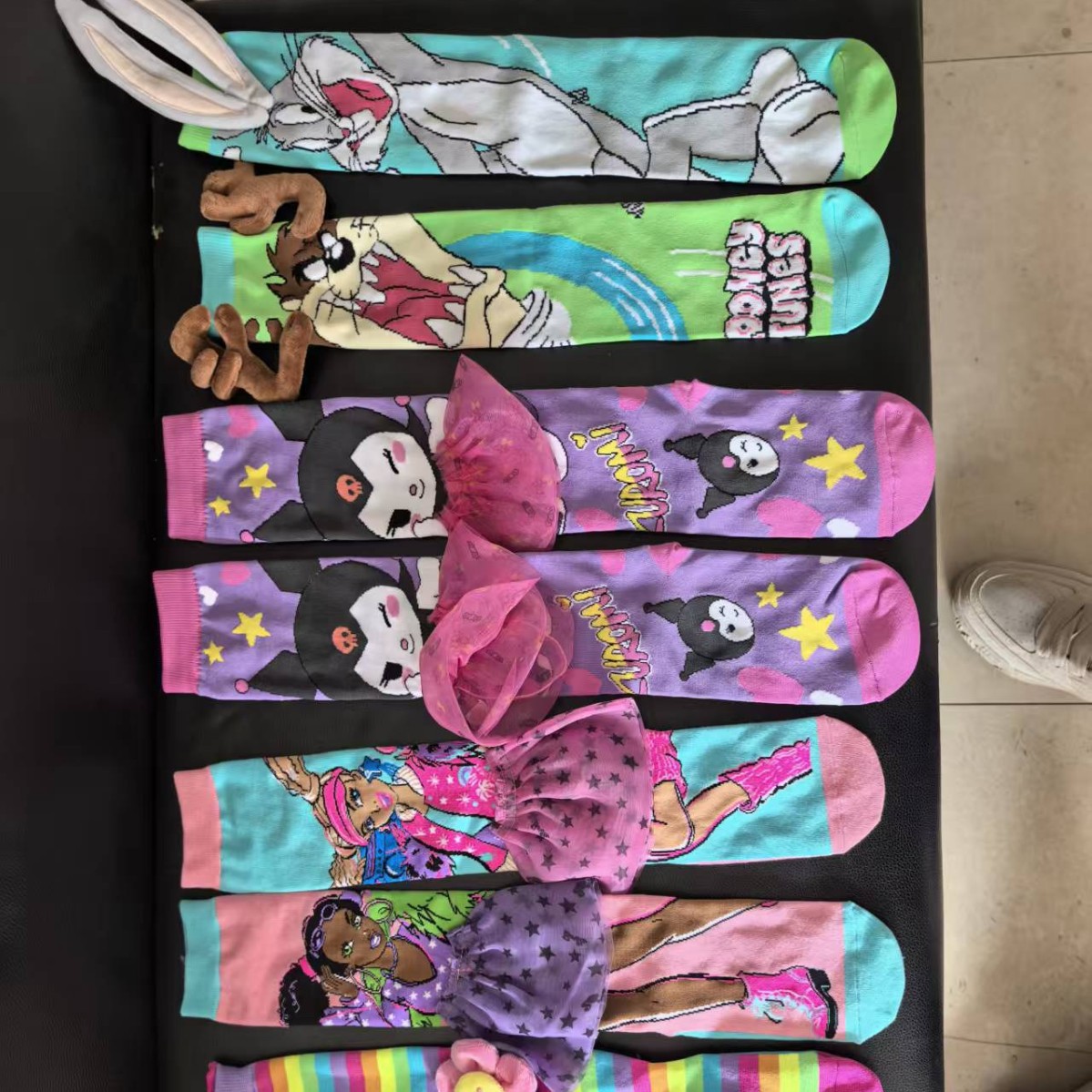 Ventas transfronterizas calientes de calcetines de dibujos animados de tendencia de calcetines populares de estilo popular de Amazon al por mayor