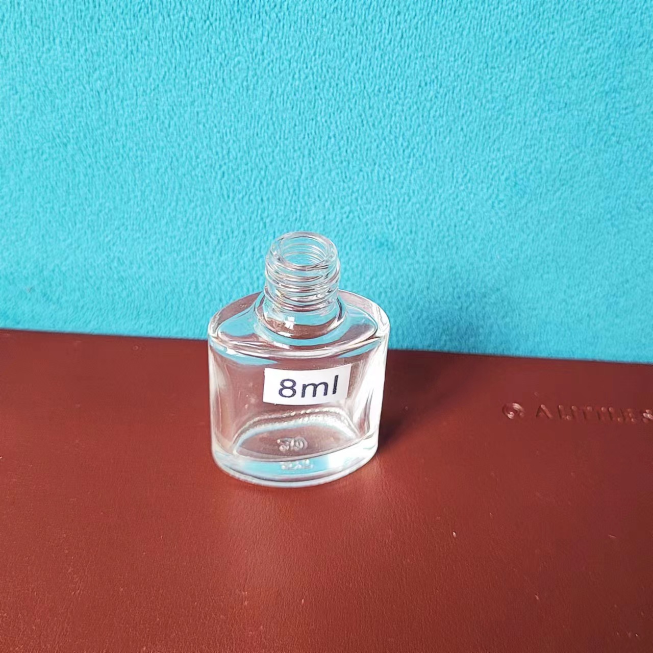 Botella de esmalte de uñas de dos cabezas Botella de pegamento para colorear productos para el cuidado de la piel Botella de maquillaje de subempaque Botella de brillo de labios portátil líquido de diferentes propiedades