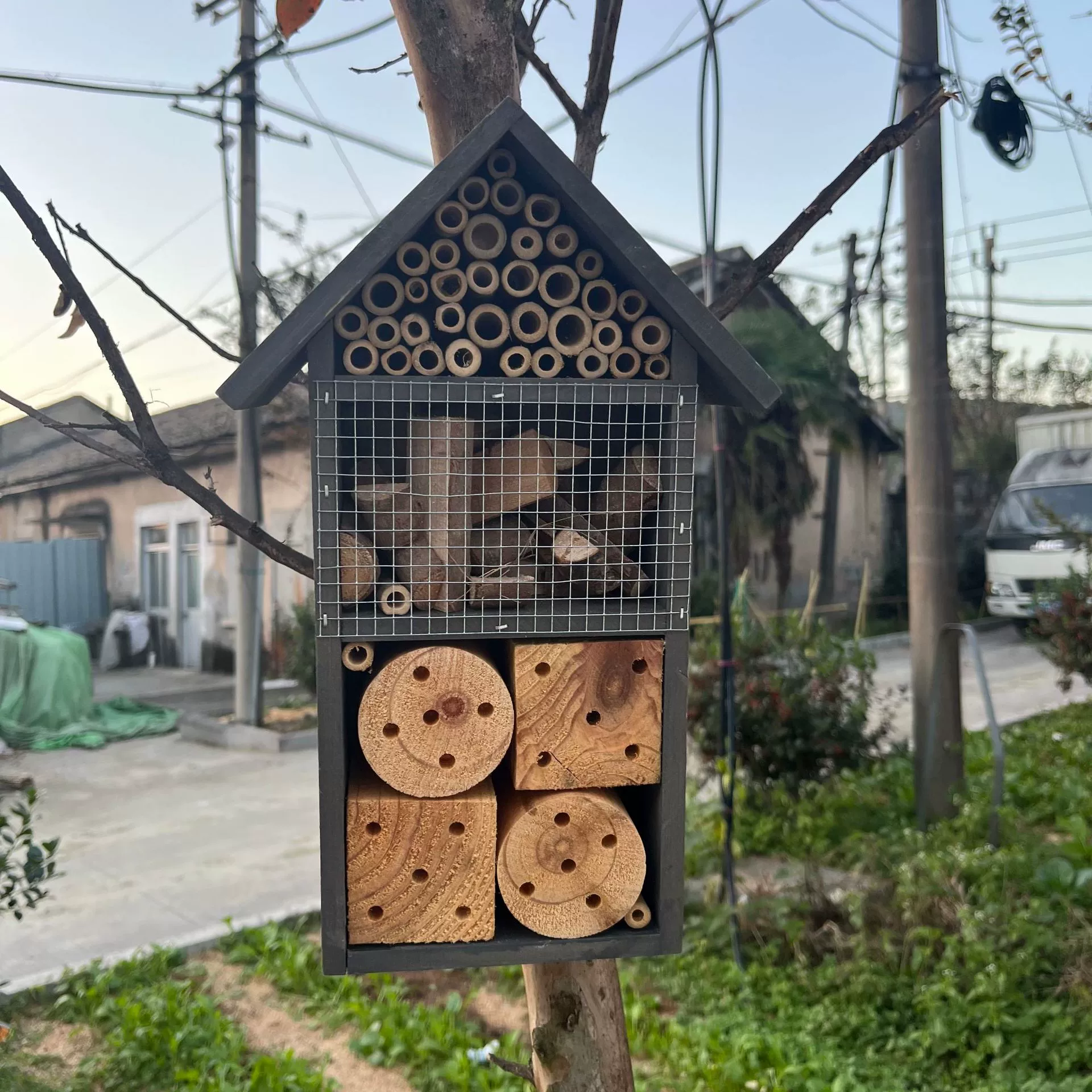 Готовый домик для насекомых, садовый подвесной деревянный отель для насекомых, деревянная кормушка для пчел и птиц
