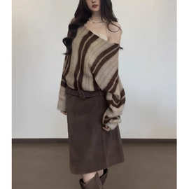 藏肉于无形巨好看的早秋上衣女小众不撞款斜肩条纹长袖单穿针织衫