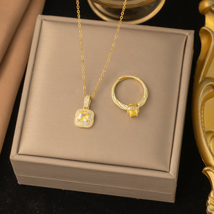 Internet celebrity hot sale 2023 popular small sugar cube necklace clavicle chain ring set design niche ins style jewelry