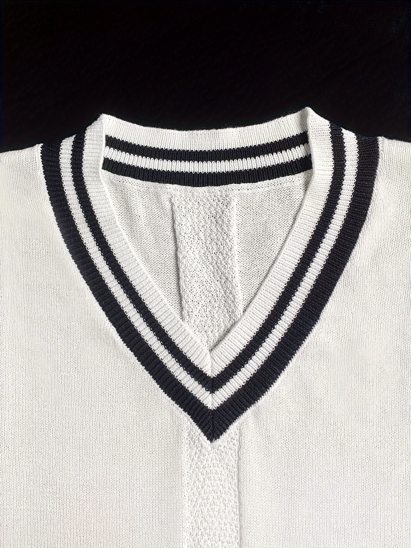 210g Weight Sleeveless Sleeve Length Pullovers Placket Type Wholesale Men's Preppy Style Stripe Sleeveless Men's Sweaters