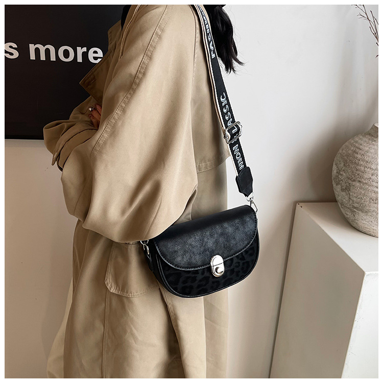 Niche Premium Feeling Crossbody Leopard Satteltasche Damen Neue Retro Mode Schultertasche_voghion.com